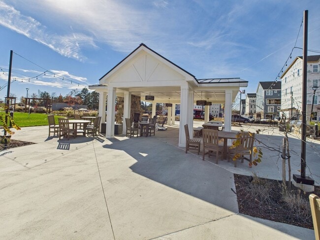 Building Photo - 2802 Calgary Ln