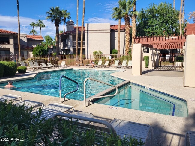 Building Photo - 9355 N 91st St