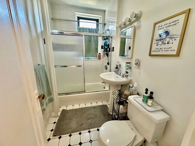 Building Photo - 2 Ayr Rd