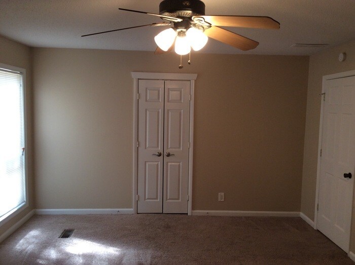 Building Photo - 4944 Tremont Dr NE