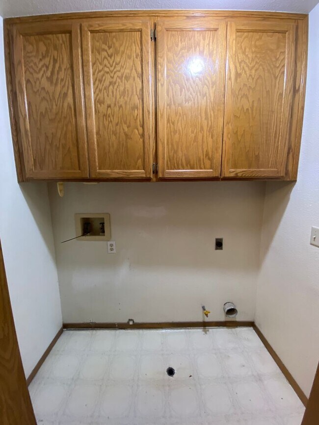 Building Photo - 1348 E Ferguson Ct
