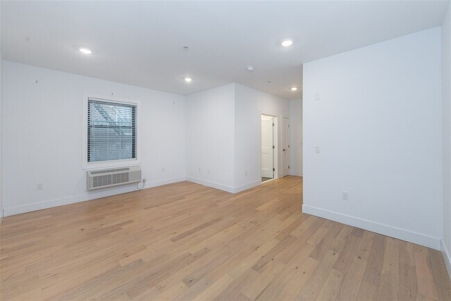 Building Photo - 7505 Park Ave