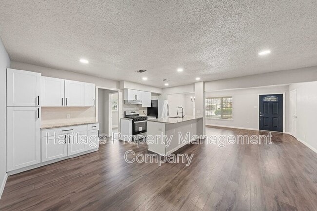 Building Photo - 4402 Seabreeze Dr