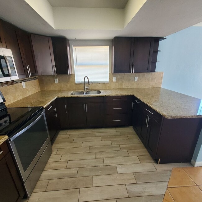 Building Photo - 419/421 Hancock Bridge Parkway