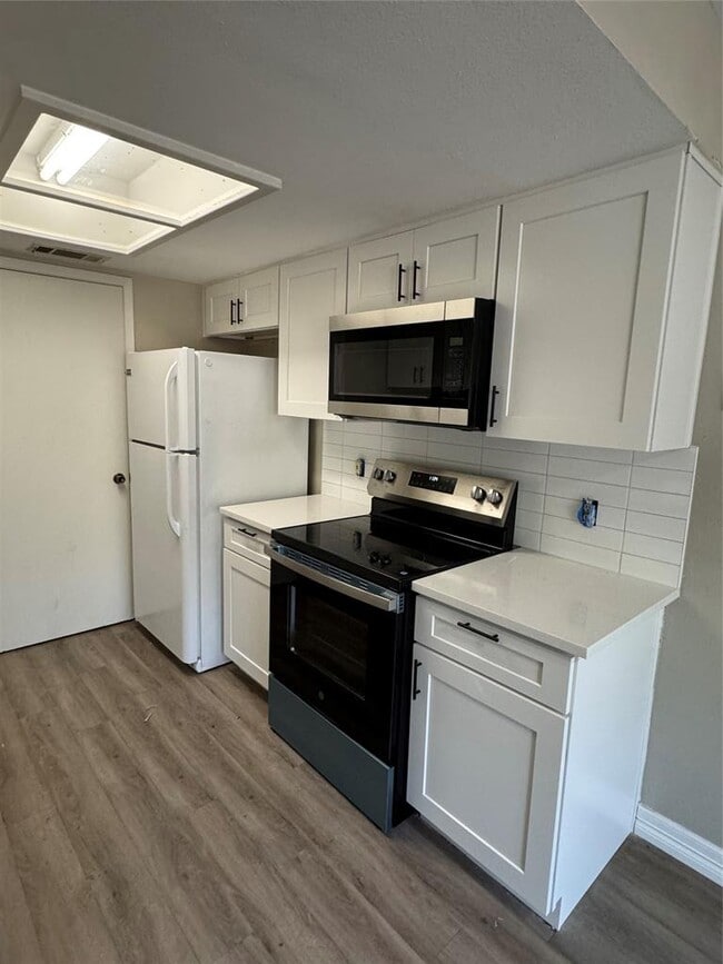 Building Photo - 9100 Mountain Ridge Dr