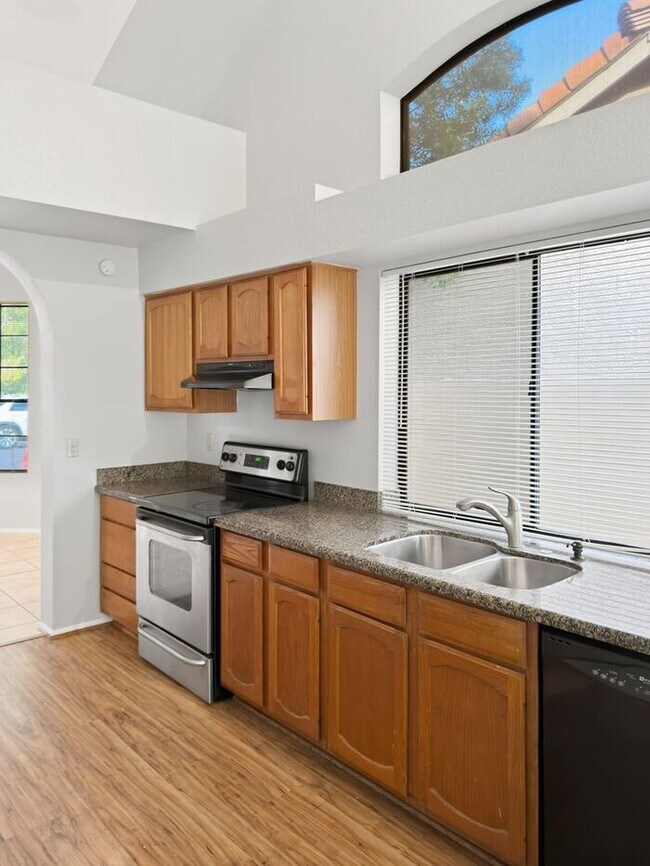 Building Photo - Location! Location! Beautiful 4 Bedroom/ 3 Bath Home! Ray/Kyrene
