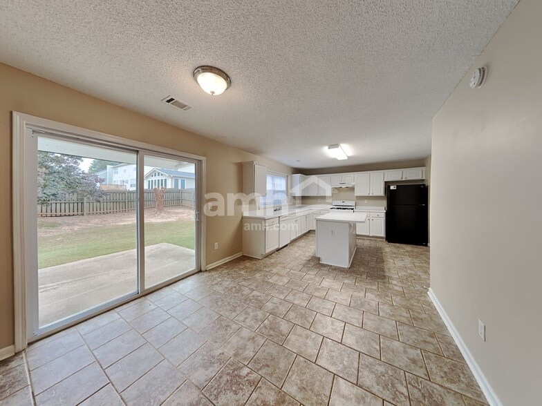 Building Photo - 3900 Chastatee Dr