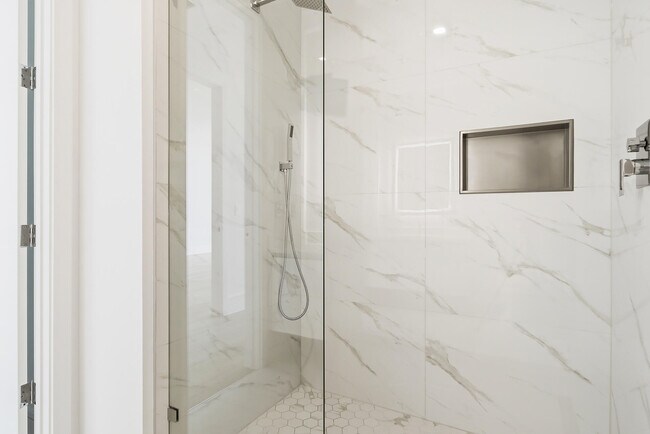 Building Photo - 220 Lake Shore Dr