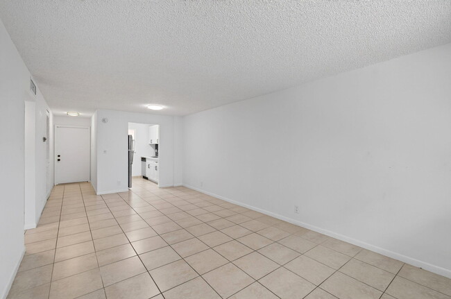Building Photo - 450 SW 2nd Ave
