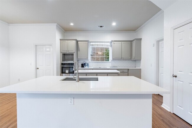 Building Photo - 3731 Charter Dr