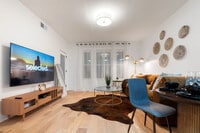 Building Photo - 618 W Patterson Ave