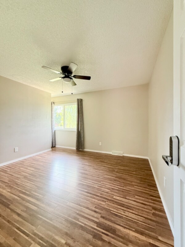 Building Photo - 1601 27th Ave