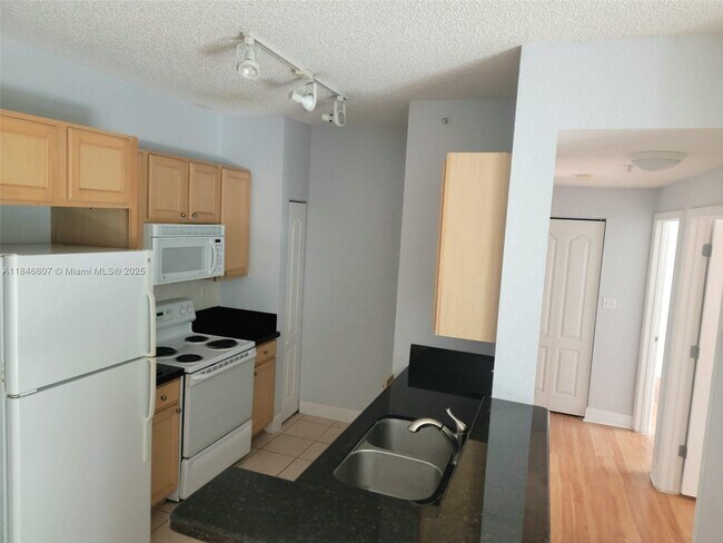Building Photo - 6001 SW 70th St