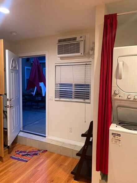 Building Photo - 766 N Alexandria Ave