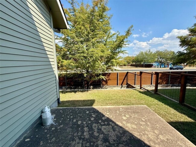 Building Photo - 301 W Stassney Ln