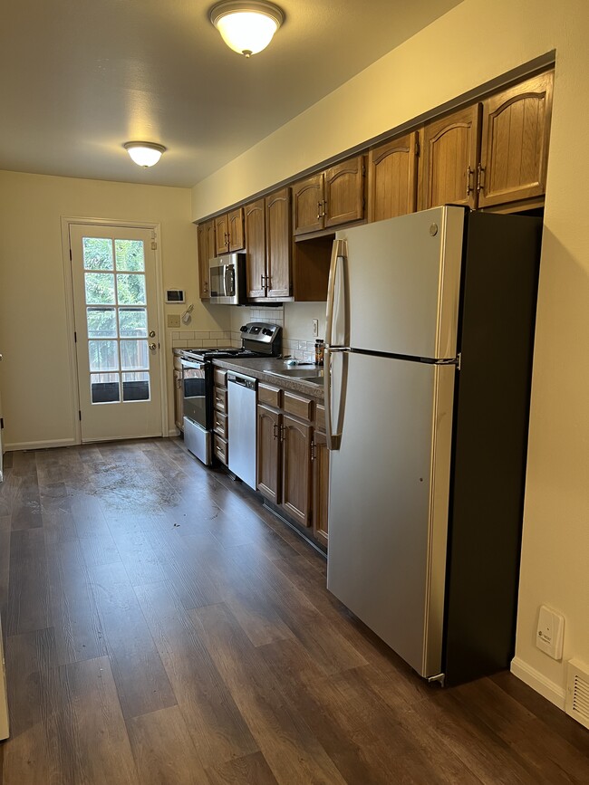 Building Photo - 1916 9th Ave