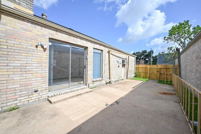Building Photo - 7735 Quail Meadow Dr