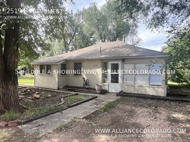 Primary Photo - 2519 E Monument St