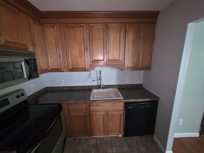 Building Photo - Beautiful 2 Bedroom Apartment - Wappingers...