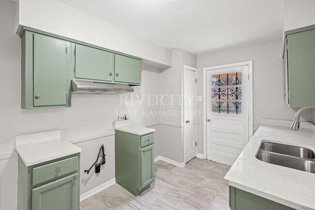 Building Photo - DON'T MISS OUT ON THIS BERCLAIR BEAUTY!!!!!!! Section 8 Welcomed !!!!