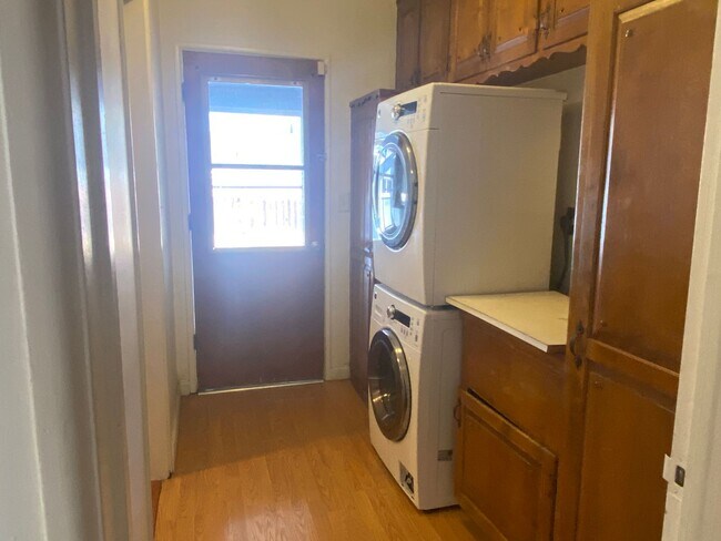 Building Photo - Home for Rent near Orange Circle