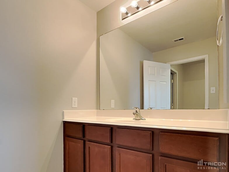 Building Photo - 30906 Sweetwater Cir