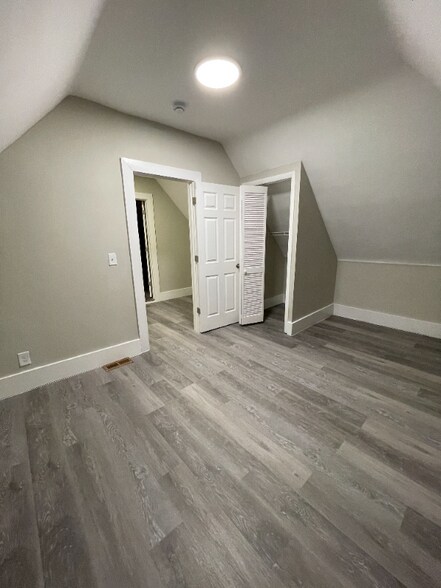 Building Photo - 1715 Kinney Ave