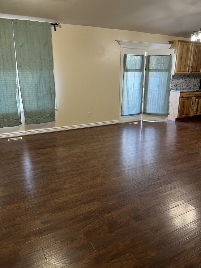 Building Photo - 1517 Falcon Ln