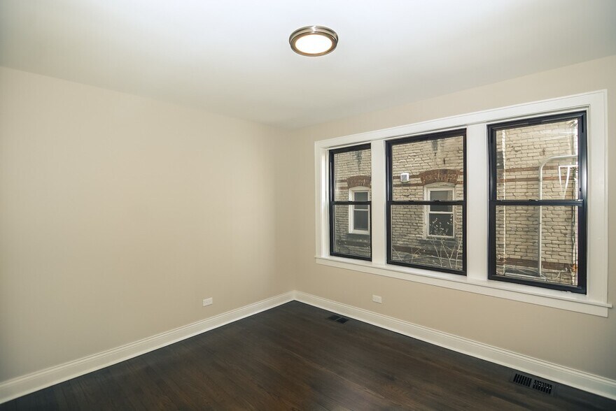 Building Photo - 4447 N Rockwell St