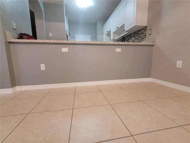 Building Photo - 4948 SW 136th Ave