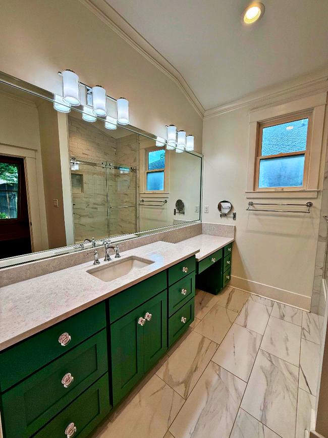 Building Photo - Beautifully Updated Historic Home in Midto...