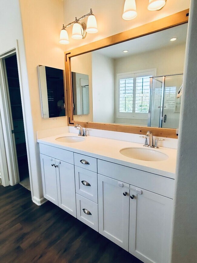 Building Photo - Beautiful Newer Construction Home in Chapm...
