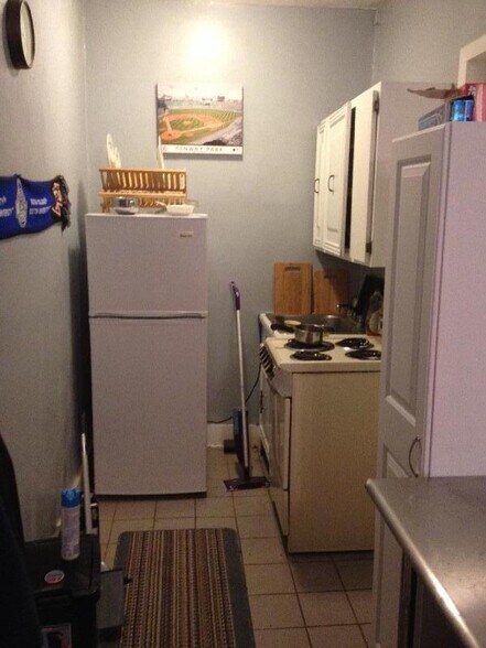 Building Photo - 40 Anderson St