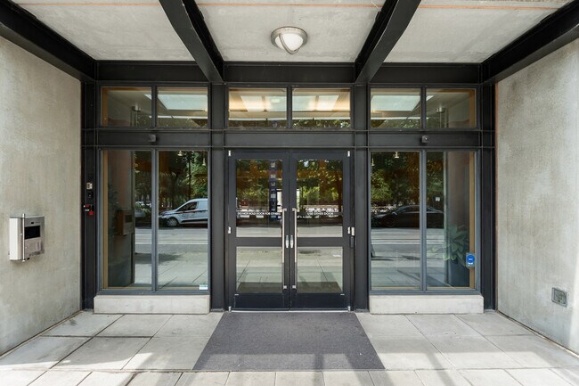 Building Photo - 821 NW 11th Ave