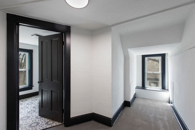 Building Photo - 3 Bedroom Bungalow in Fort Collins