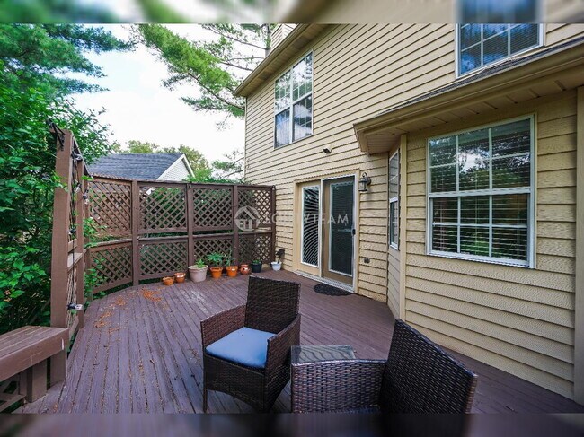 Building Photo - 6275 Hummingbird Dr