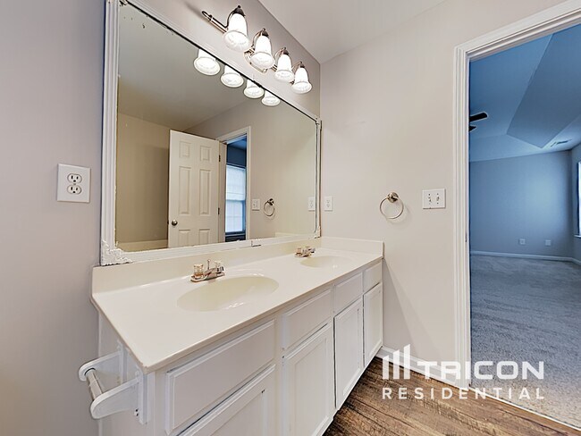 Building Photo - 6025 Spanish Moss Ln