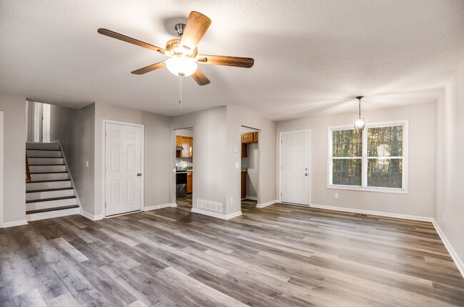 Building Photo - Villa Rica Rental