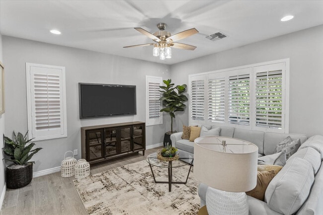 Building Photo - 1063 N 70th Way