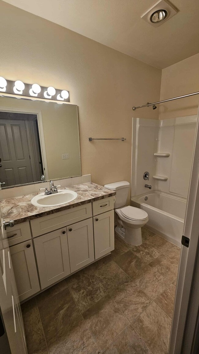 Building Photo - 2127 Hammond Ave