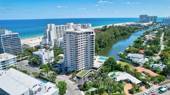 Building Photo - 3000 Holiday Dr
