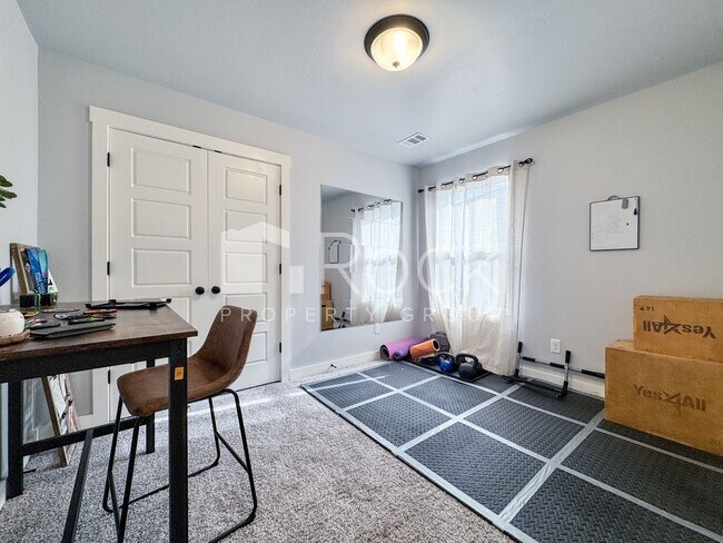 Building Photo - 3-bedroom home with Storm Shelter in Westmoore area