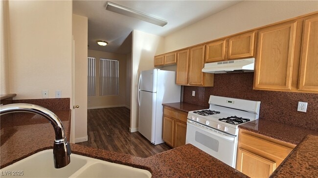 Building Photo - 2525 Rainbow Cactus Ct