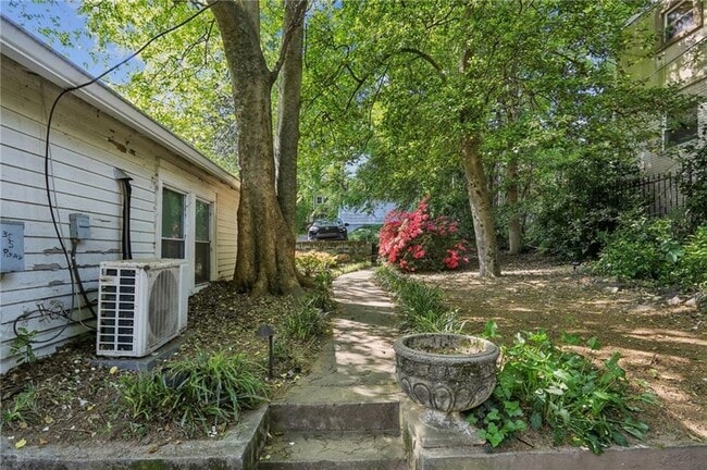 Building Photo - 385 10th St NE