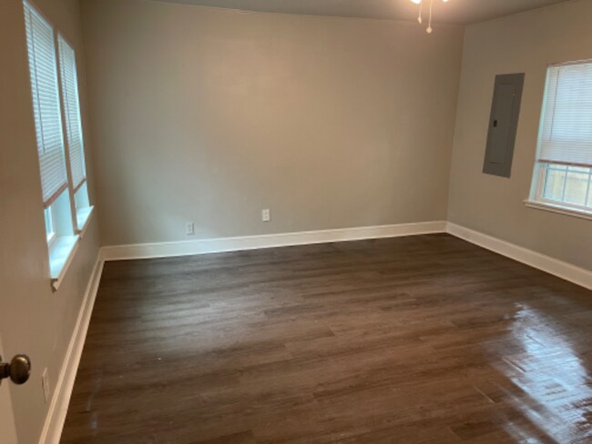 Building Photo - 213 Munson St