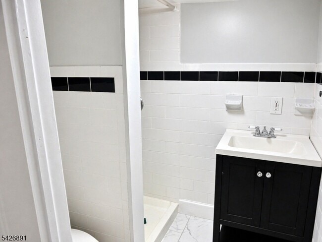 Building Photo - 94 S 21st Ave