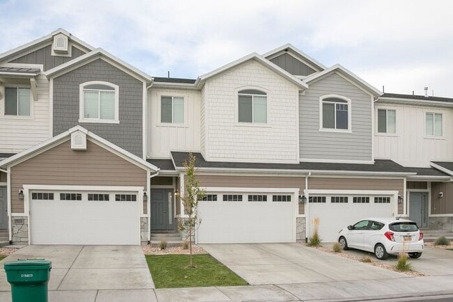Building Photo - Text RENT to +18019018302