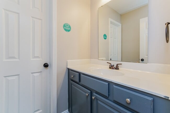 Building Photo - 145 Lynn Dr