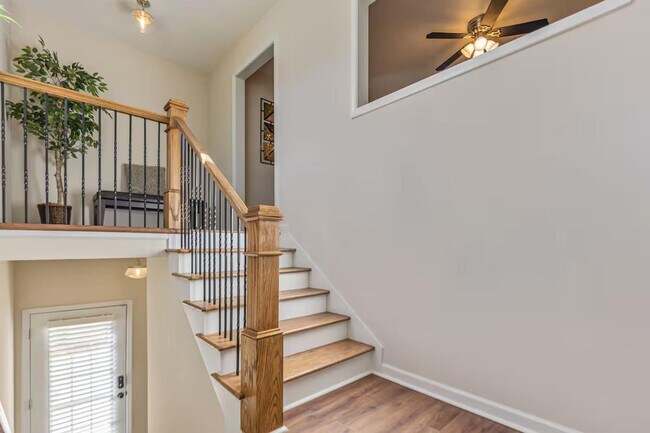 Building Photo - 27 W Ridge Dr SE