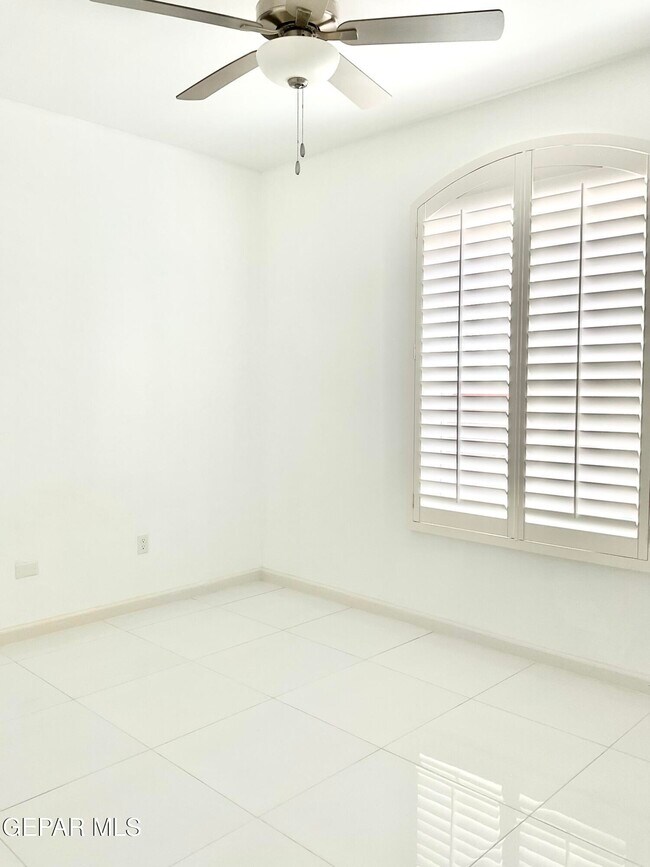 Building Photo - 8919 Eclipse St